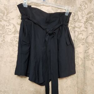 Black Sz 18 Shorts Paper Bag Waist Front Pleats Pockets Belt Nwot
